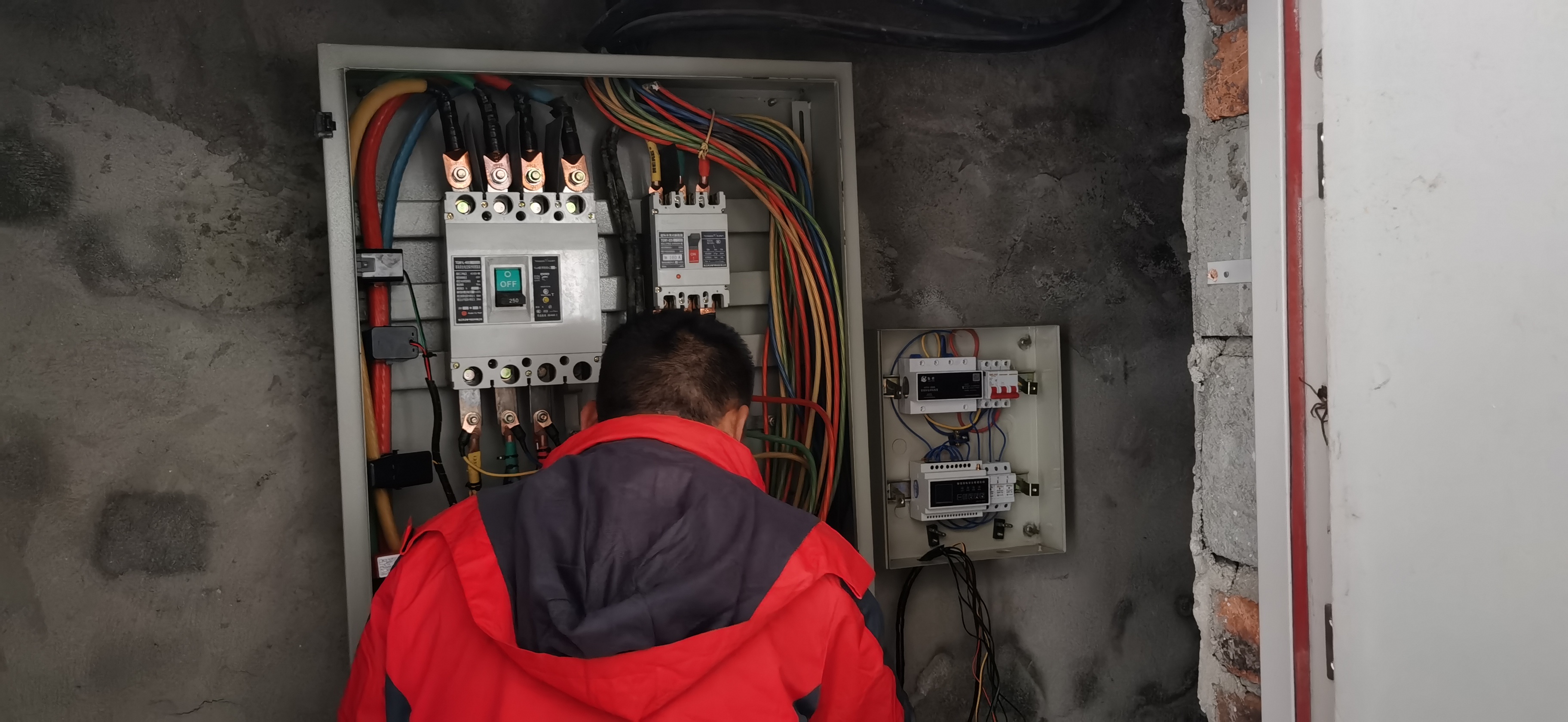 南昌青山湖胡家小学用电清静刷新项目