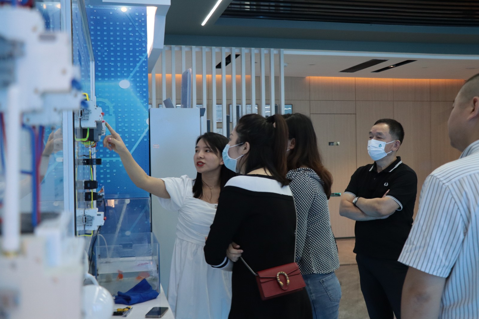 深圳市益阳商会一行莅临j9九游国际站科技指导交流