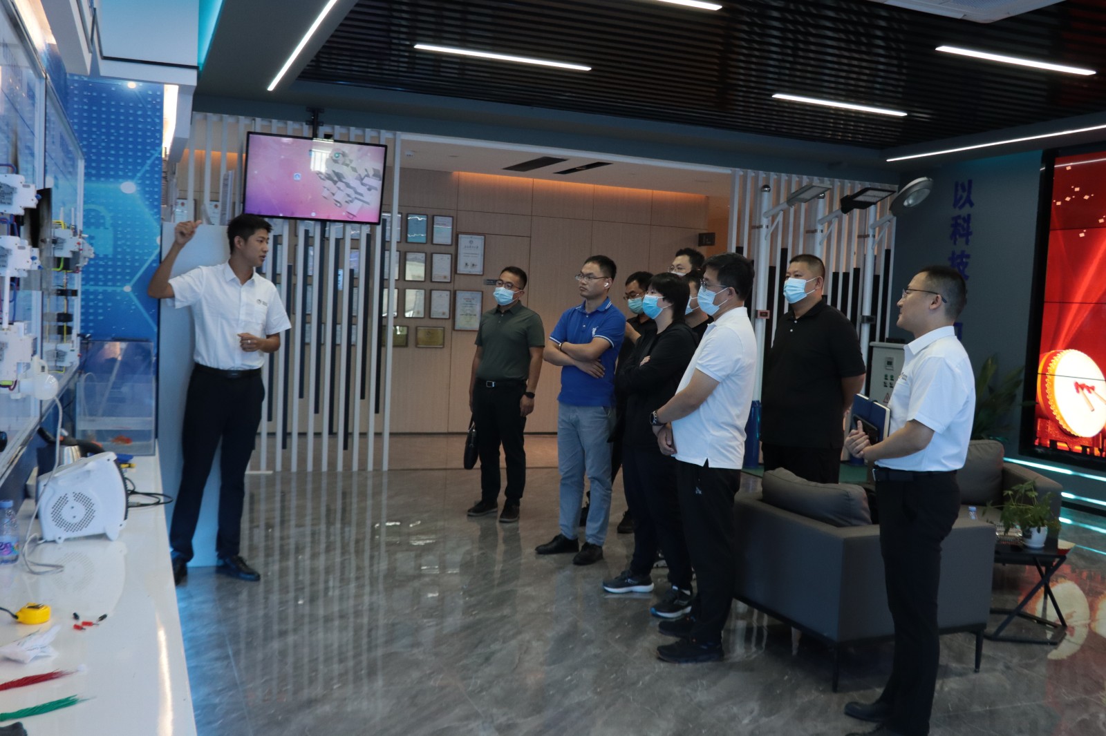新奥能源集团向导一行莅临j9九游国际站科技旅行指导