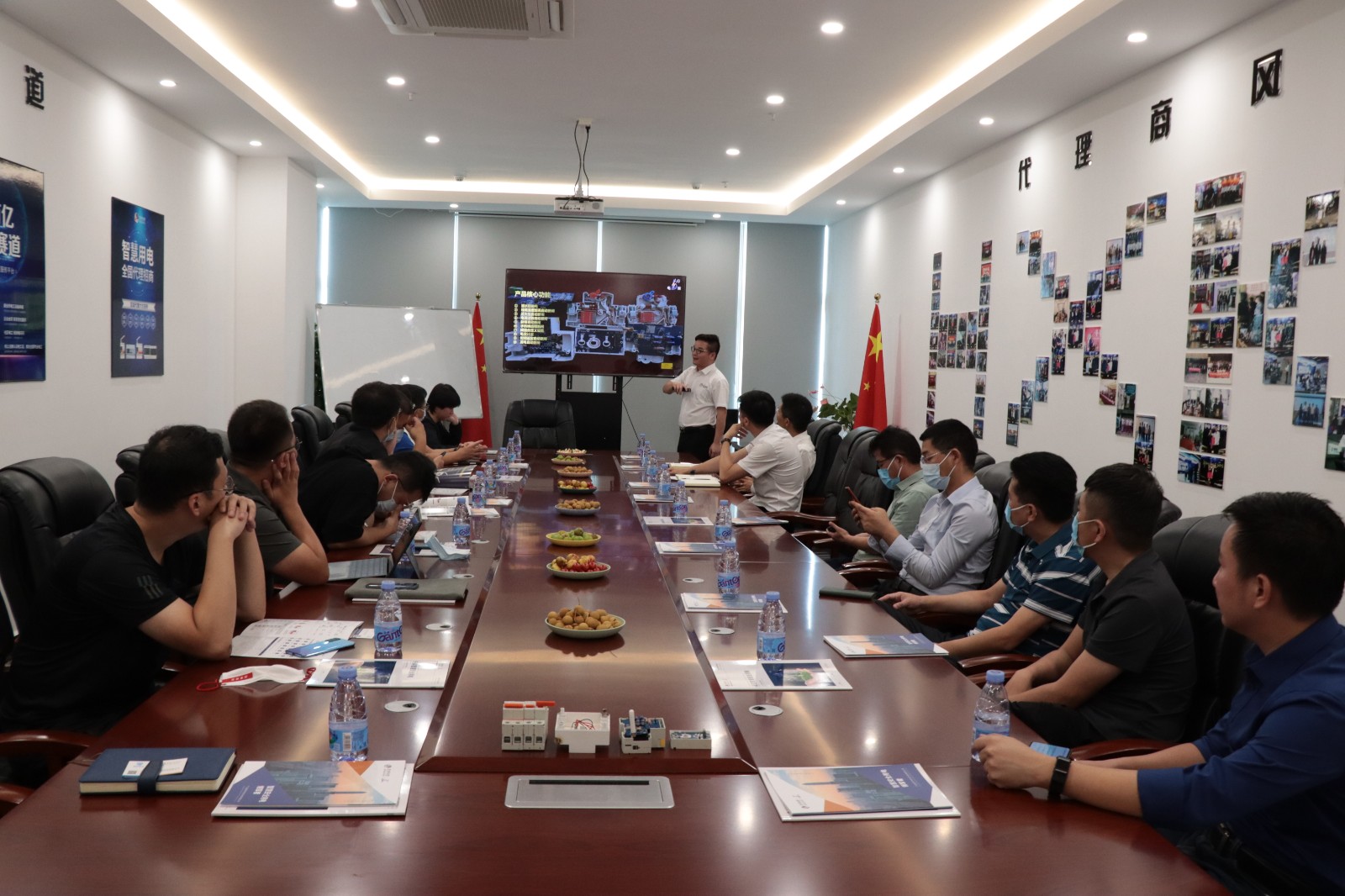 新奥能源集团向导一行莅临j9九游国际站科技旅行指导