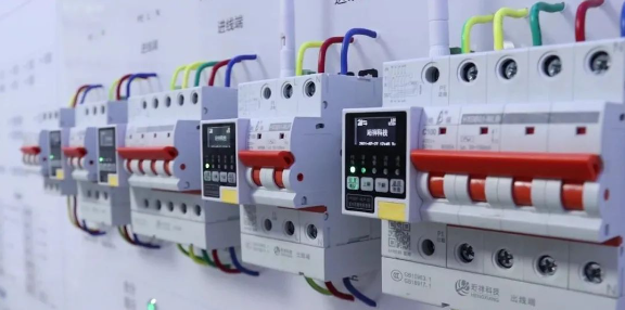 电保提醒：造成电气火灾，，，，，线路老化并非简单的缘故原由